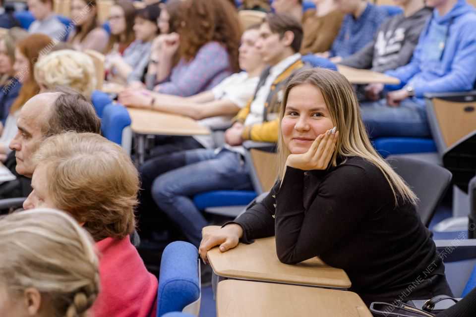 教育部：未落实工作的毕业生可将户口、档案在学校保留两年