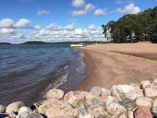 泰星Chompoo一家人英国度假 为双胞胎儿子择校