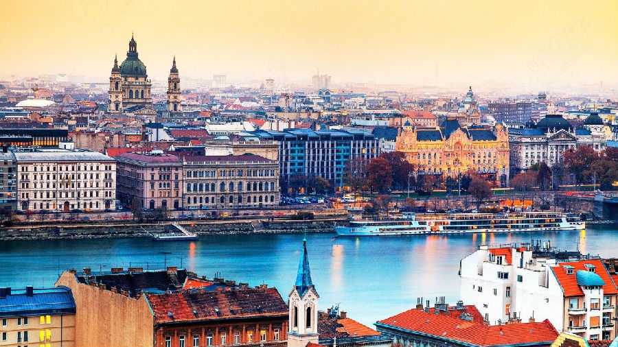 我国首条至亚美尼亚定期航线开通→