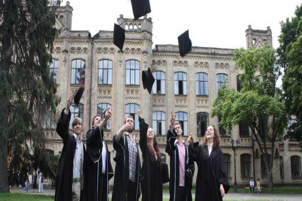 吉林大学国家特色专业，车辆工程，毕业四年，