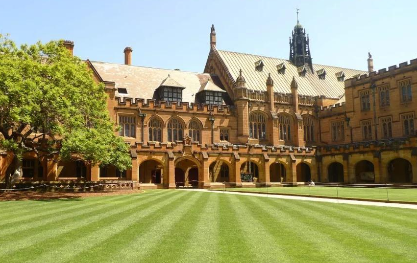 弄虚作假骗办出入境证件？ 当心“财”“证”两空！