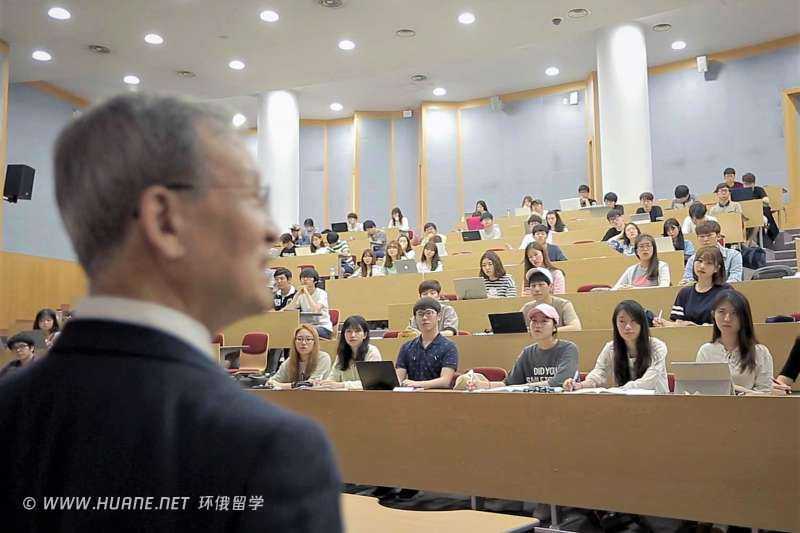 三年前从伊朗逃回阿富汗，如今她仍要逃离